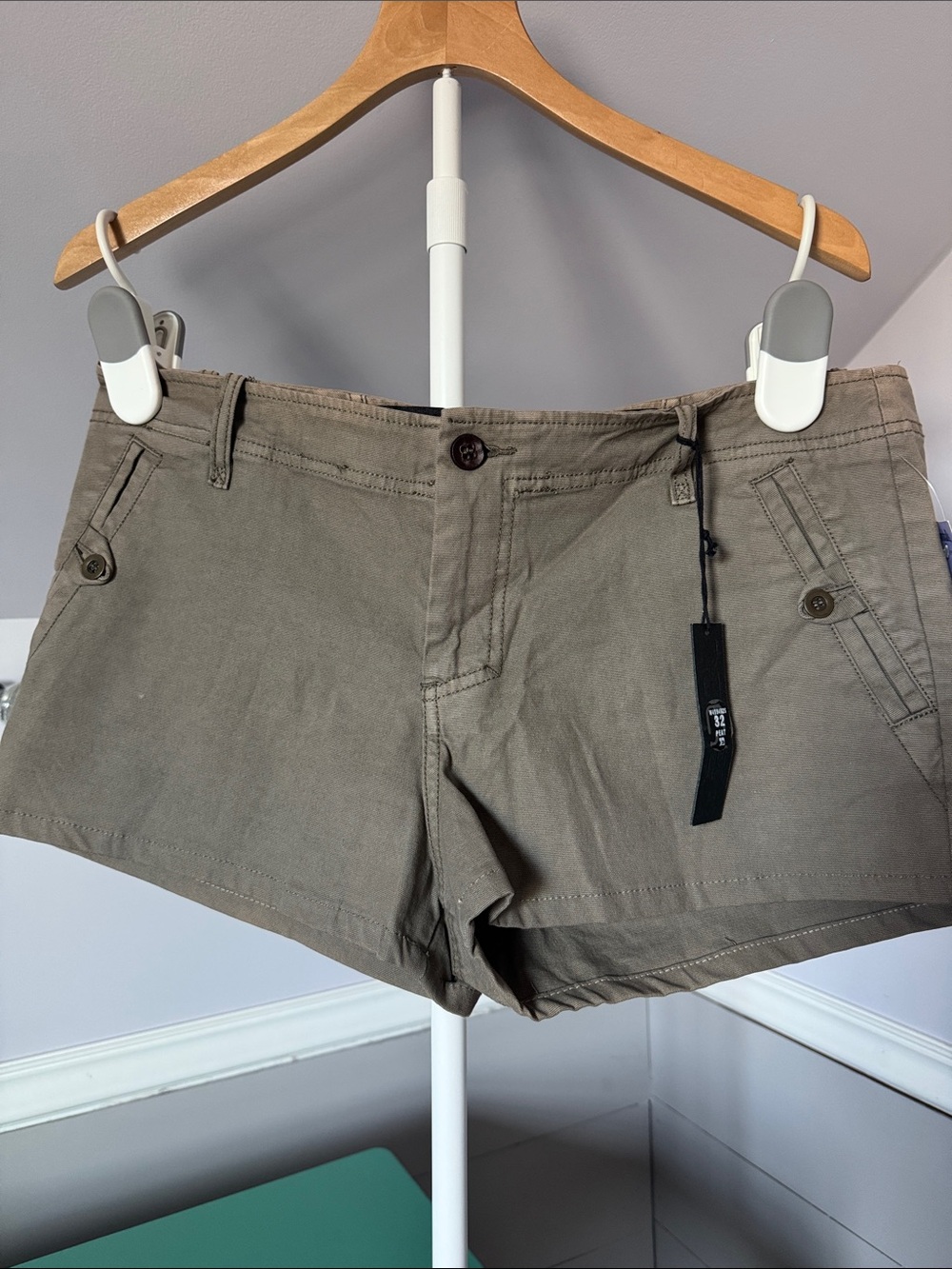 Joe's Jeans Peat Olive Green Cotton Shorts *Discoloration Throughout - size: 32